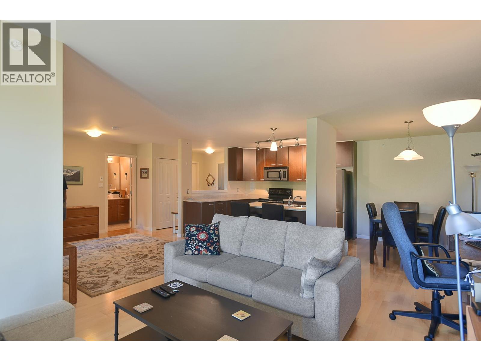 403 5631 INLET AVENUE, Sechelt