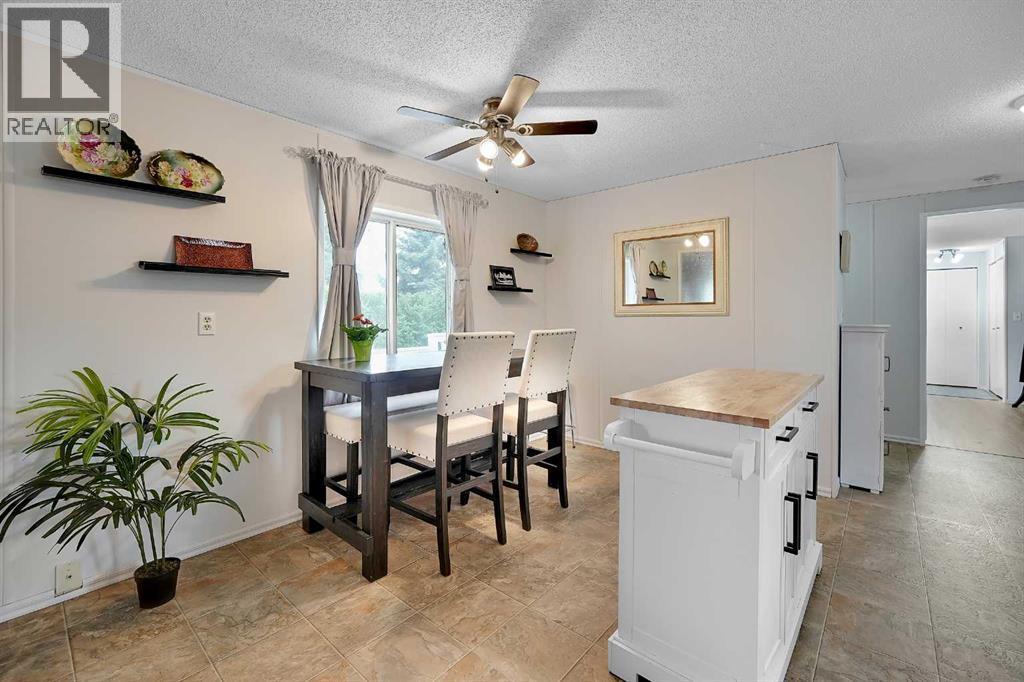 Kitchen island & eating area