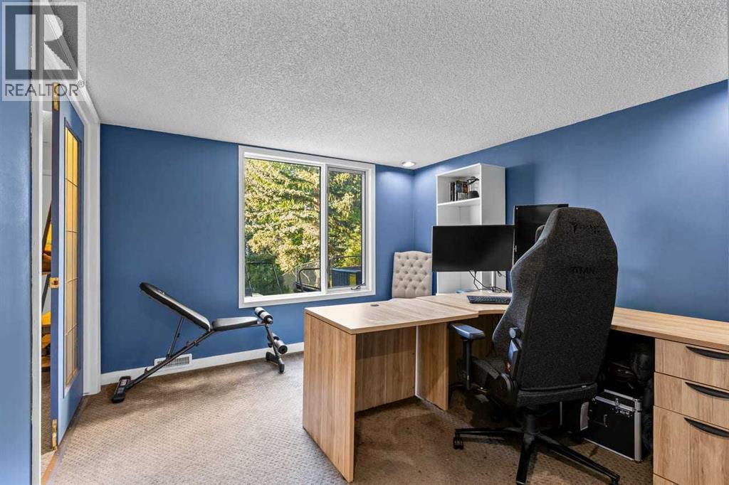 68 Christie Knoll Heights SW - 32