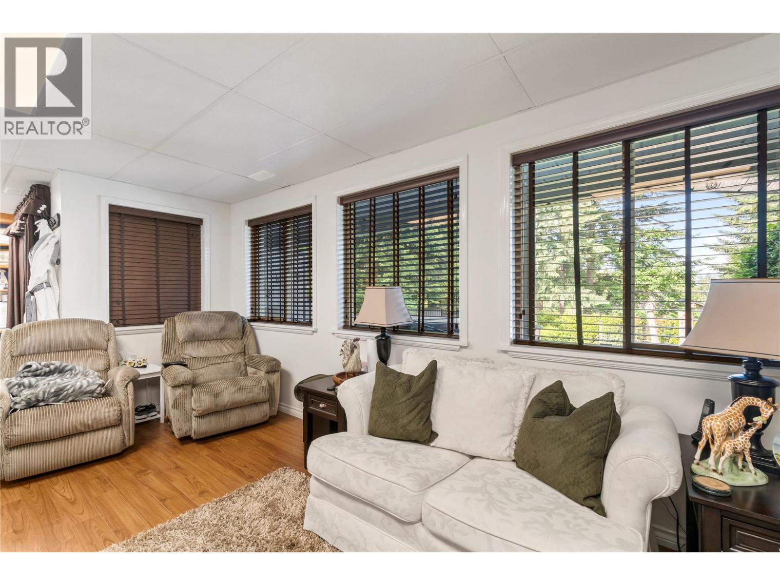 2215 Lakeview Drive - 48