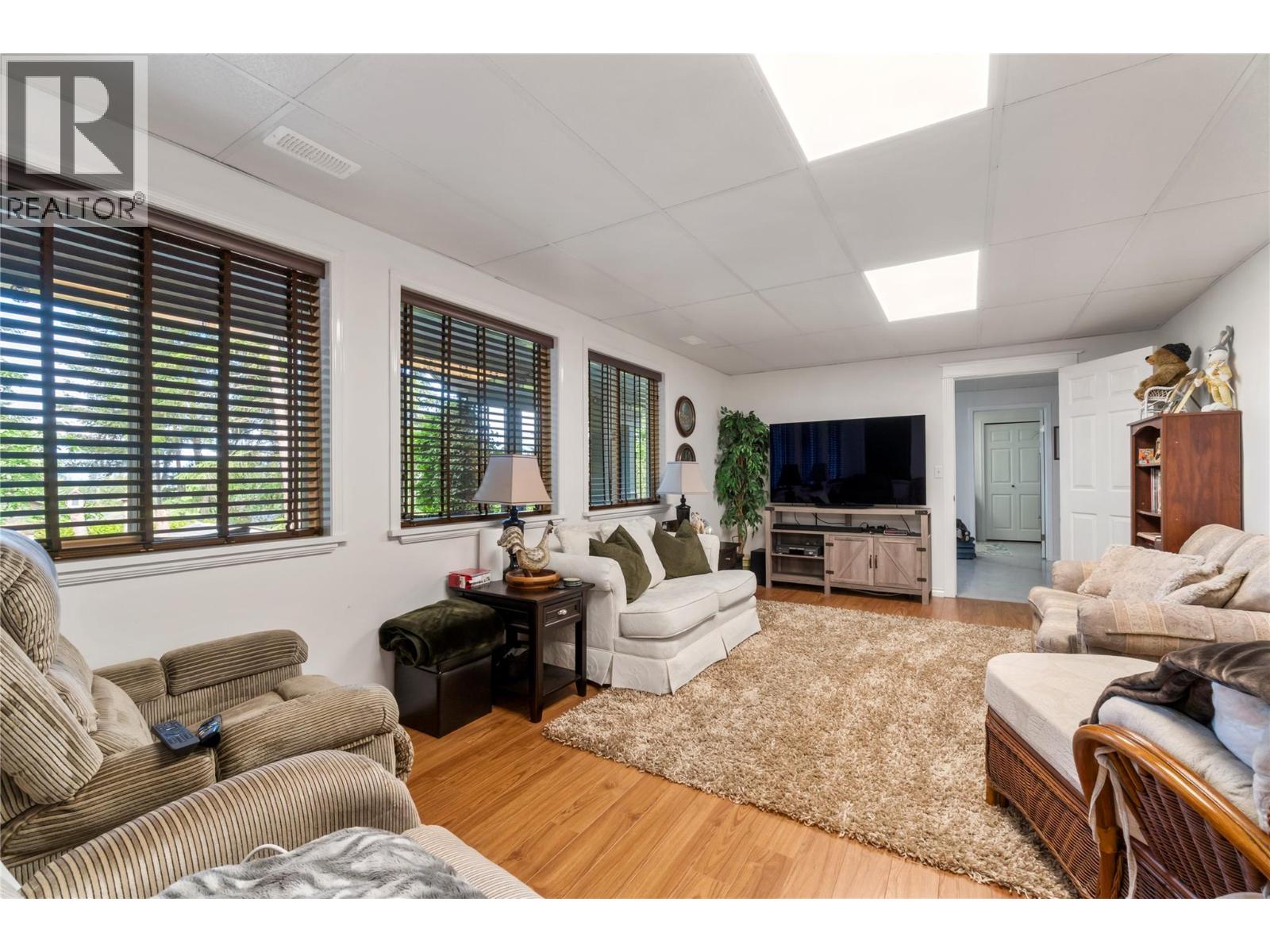 2215 Lakeview Drive - 40