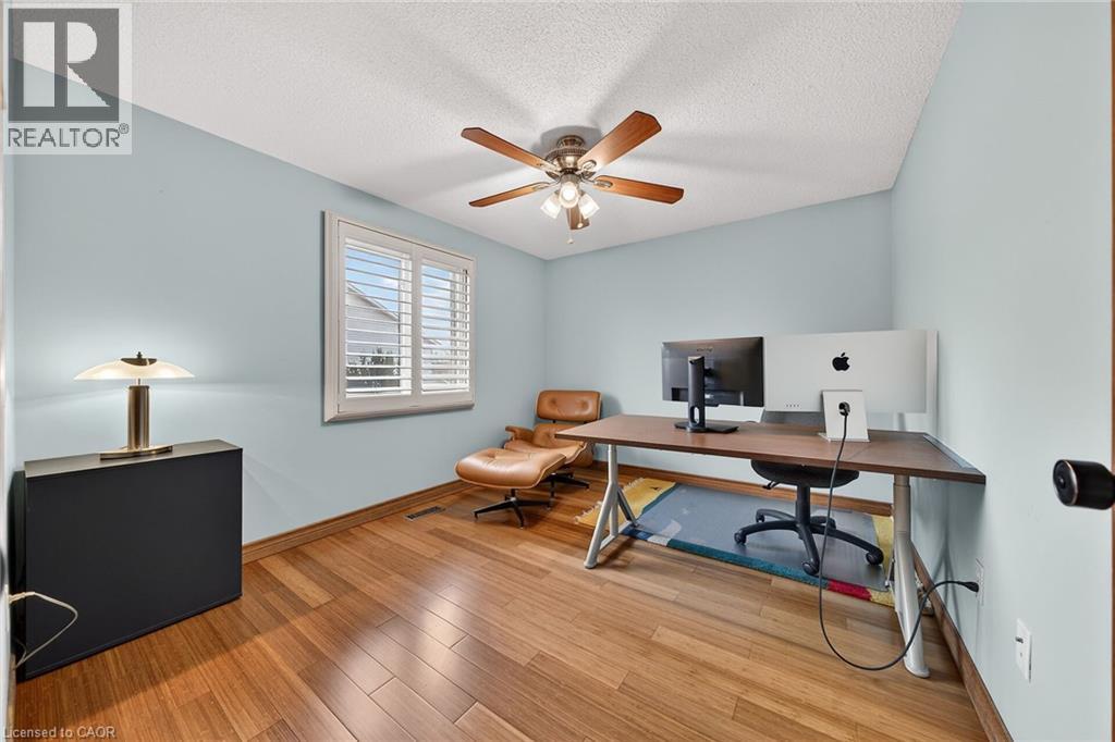 6 REGAL Drive - 19