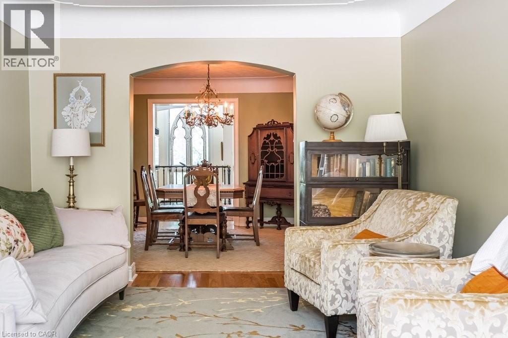 12 BOND Street S - 14