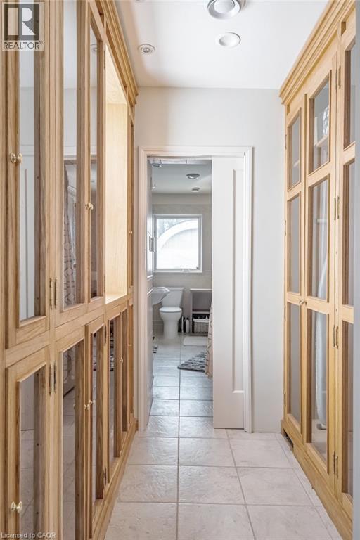 12 BOND Street S - 26