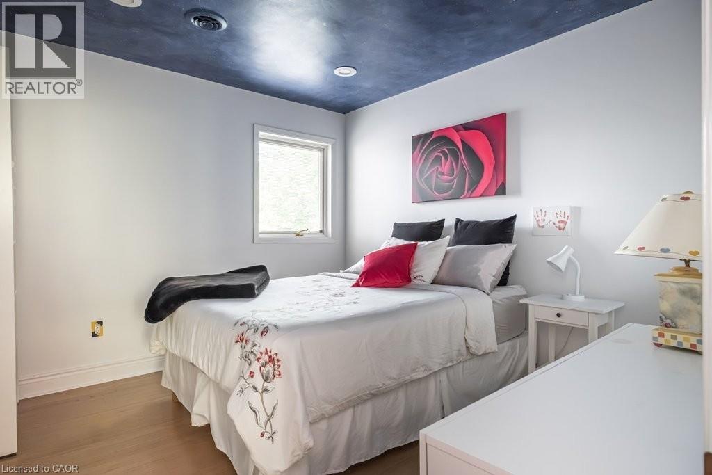 12 BOND Street S - 28