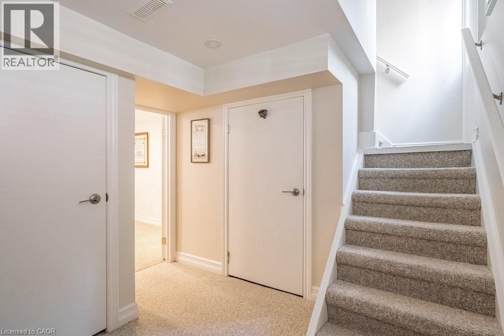 12 BOND Street S - 32