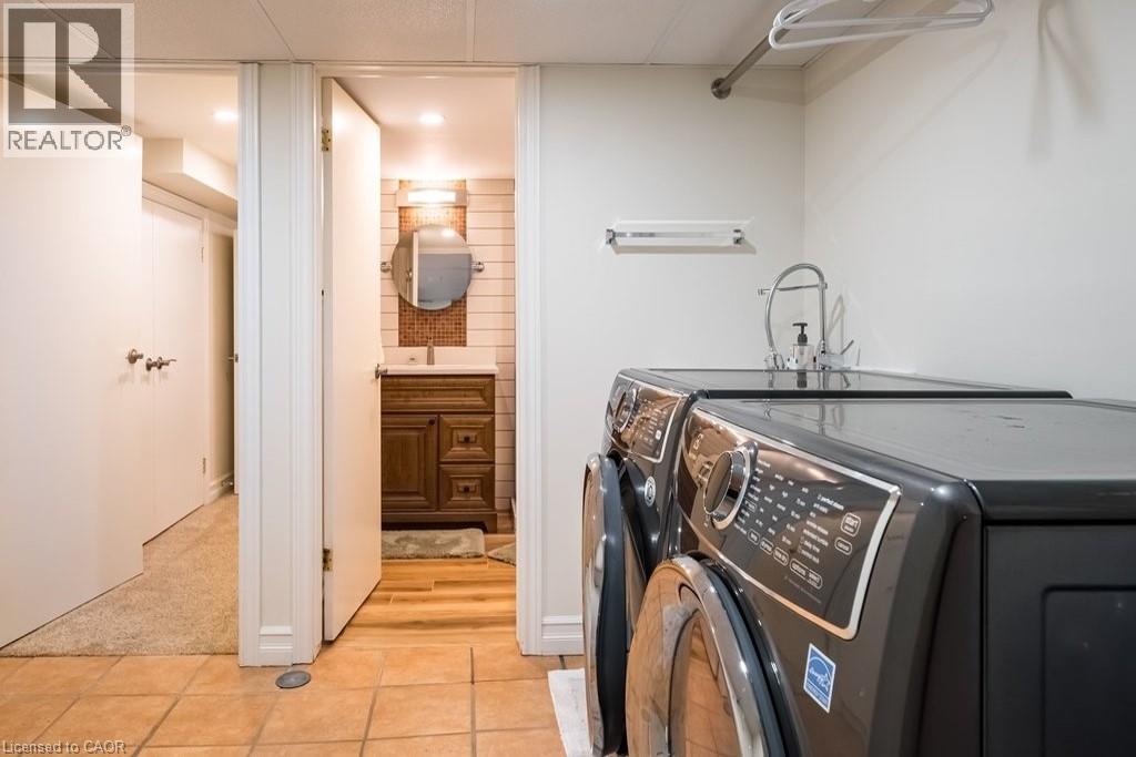 12 BOND Street S - 37