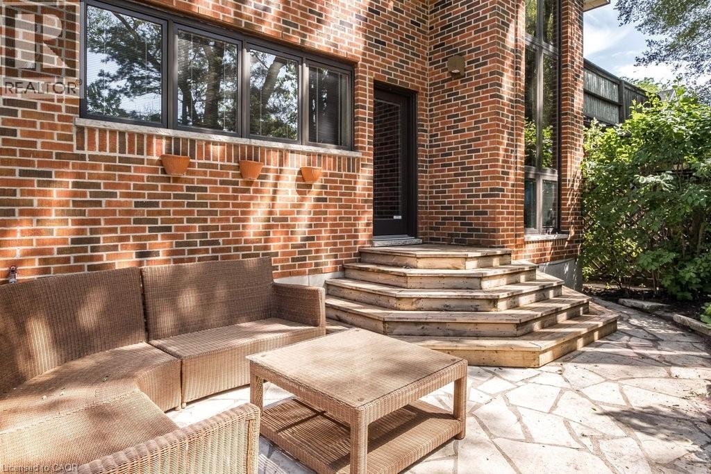 12 BOND Street S - 40