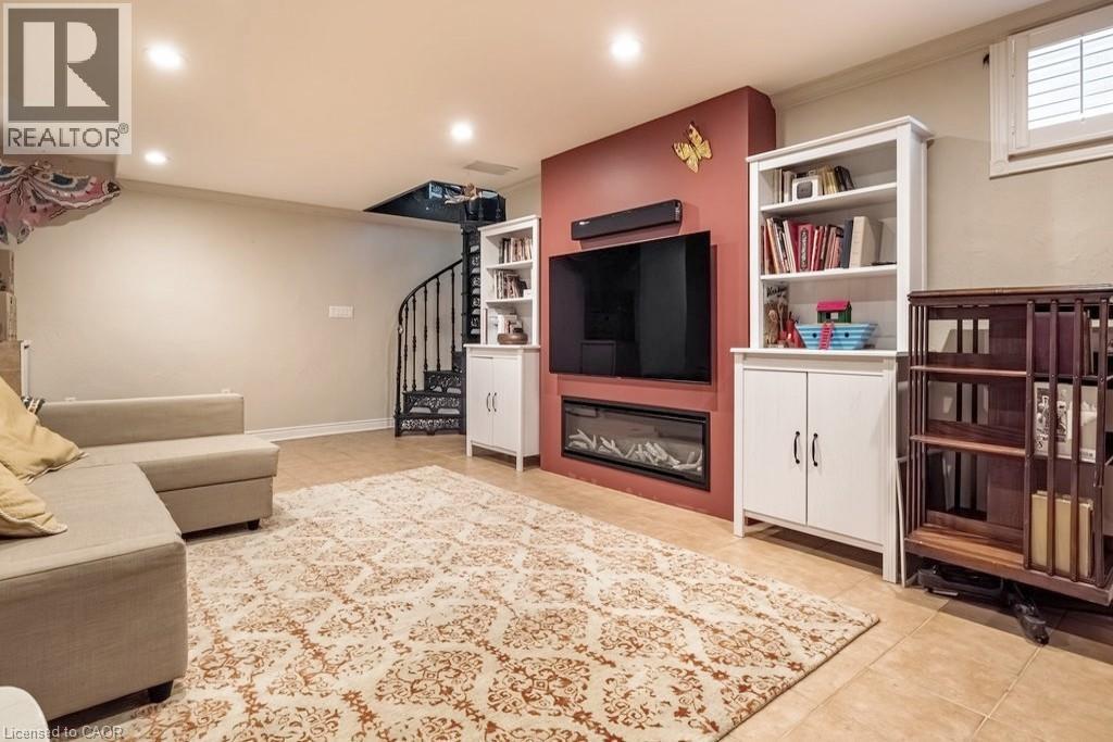 12 BOND Street S - 9