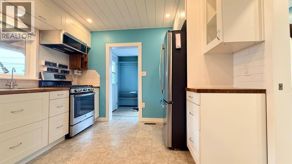 106 1 Street W - 24