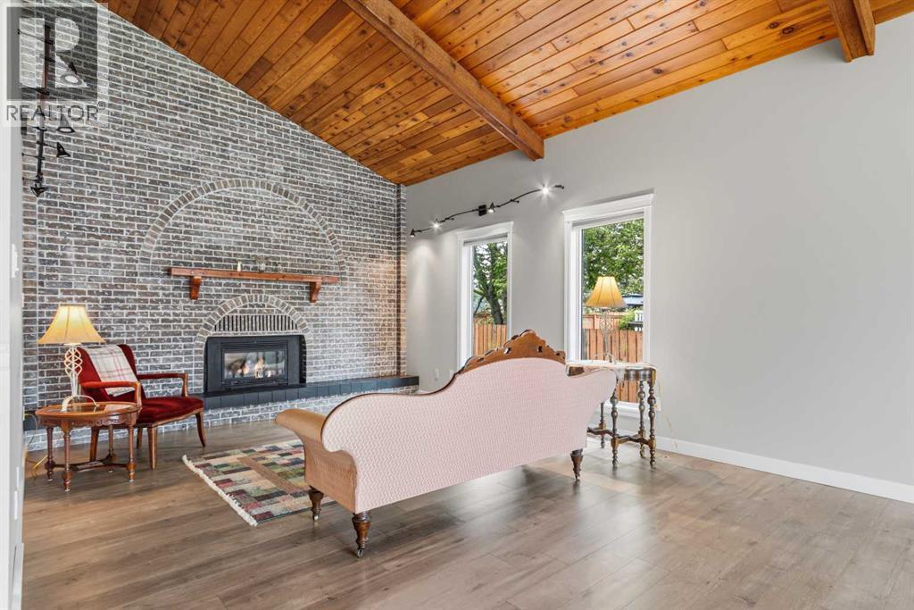 5613 37 Street - photo 3