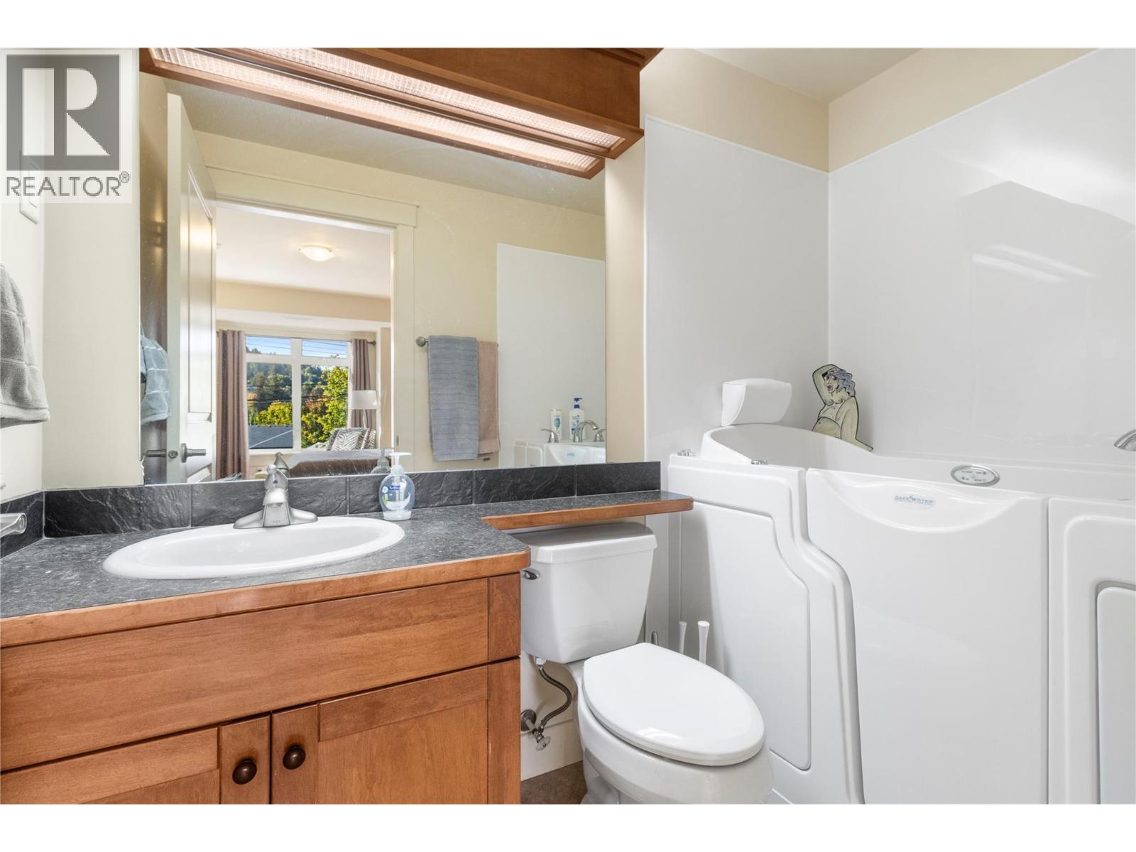 103 611 Shuswap Street Southwest, Salmon Arm