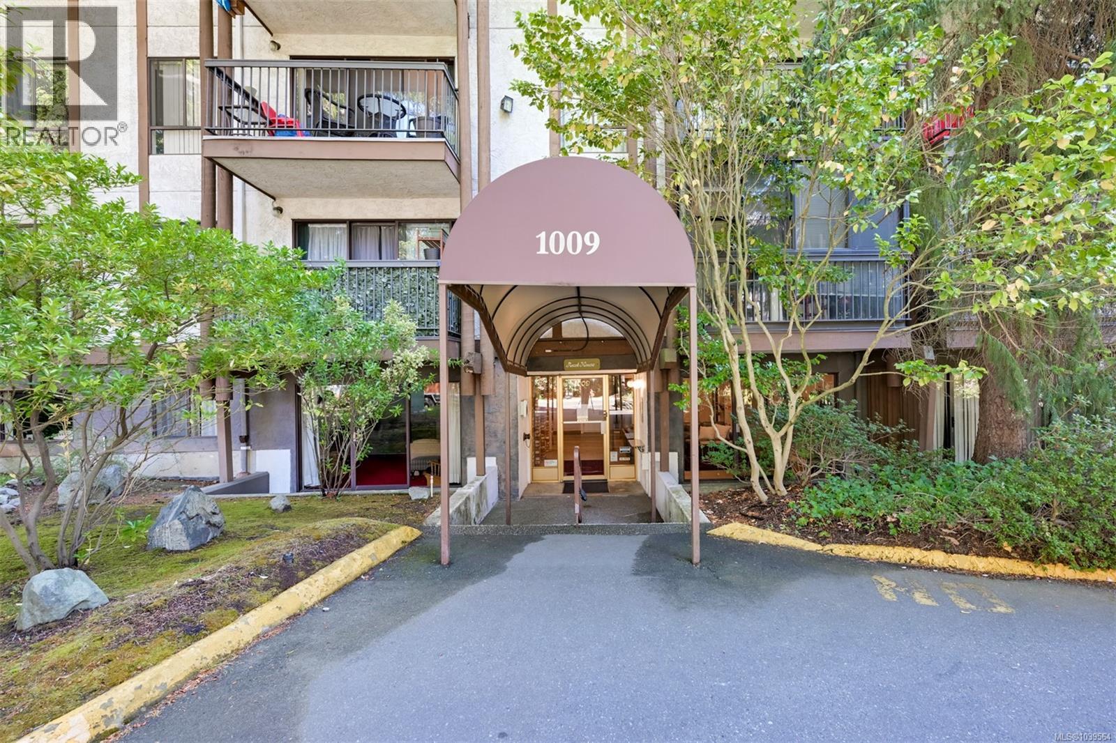 409 1009 McKenzie Ave, Saanich