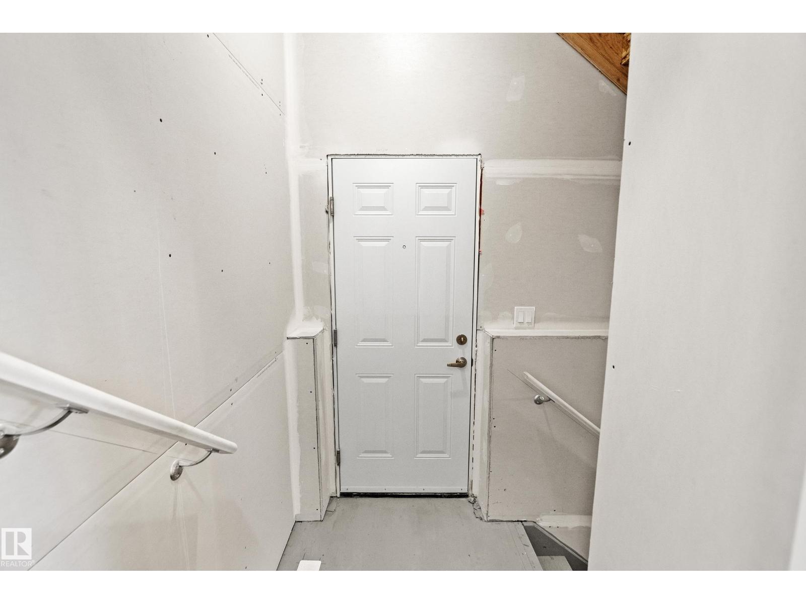 20731 24 AV NW - 22