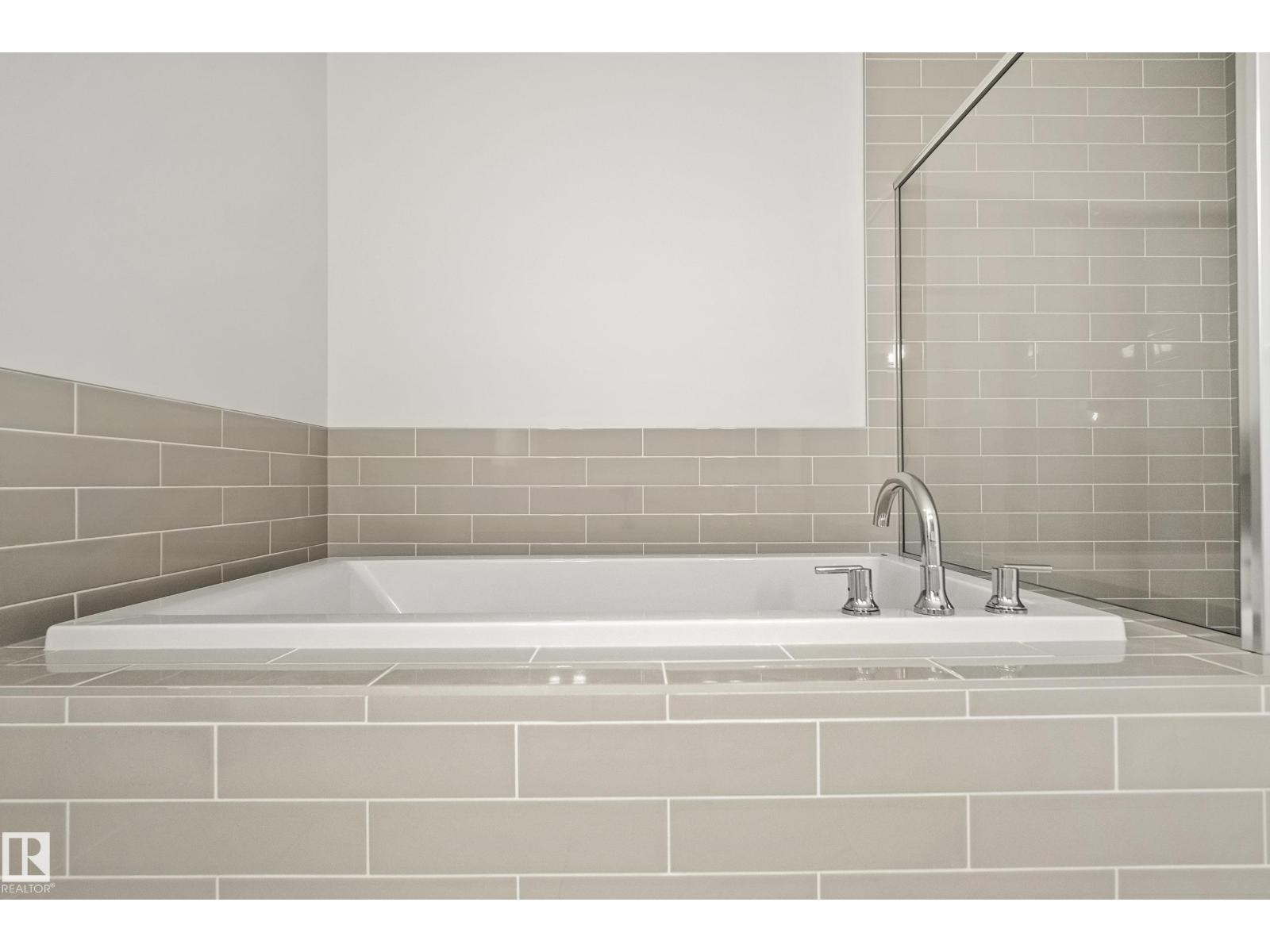 20731 24 AV NW - 32