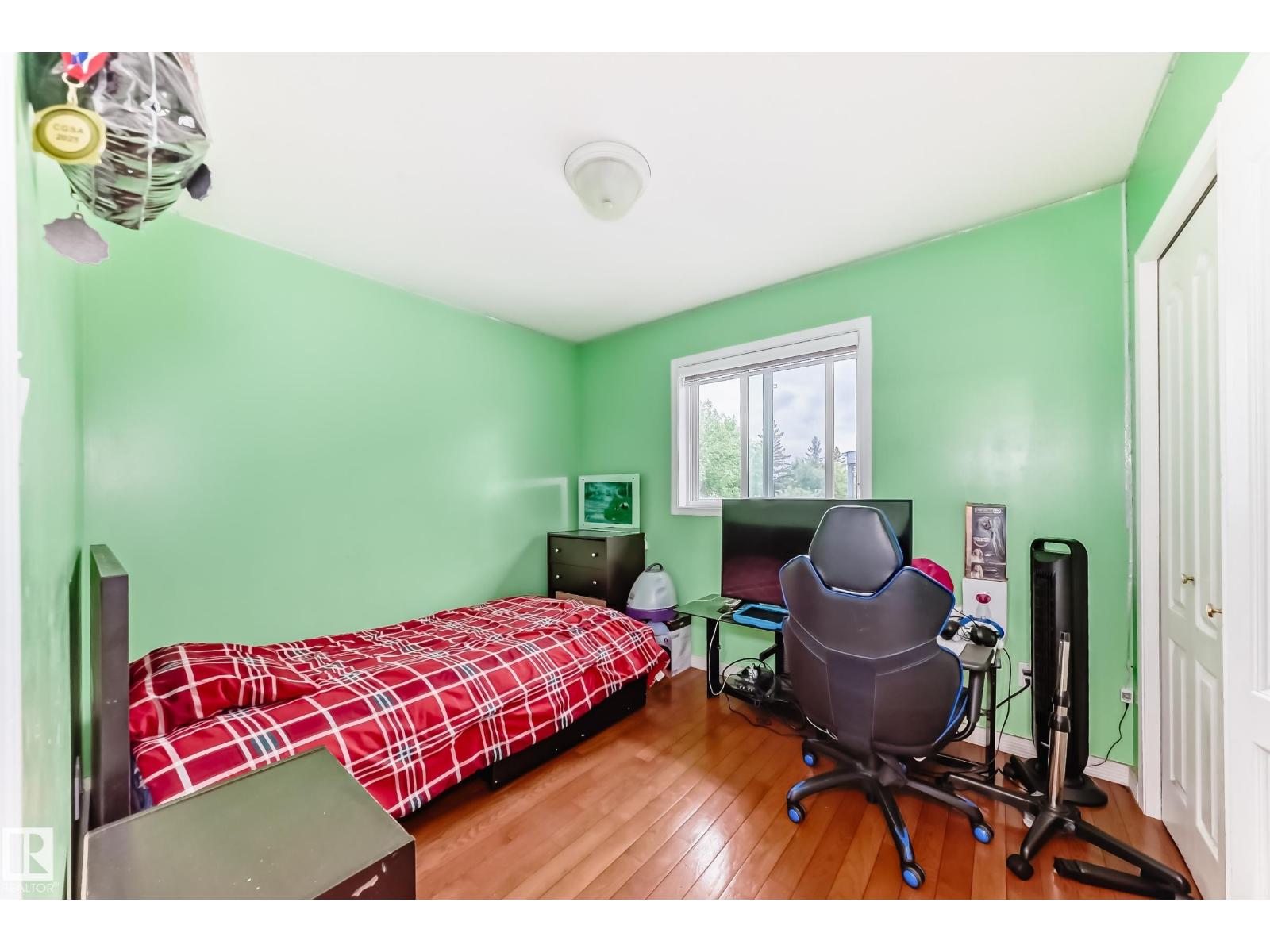8317 160A AV NW - 27