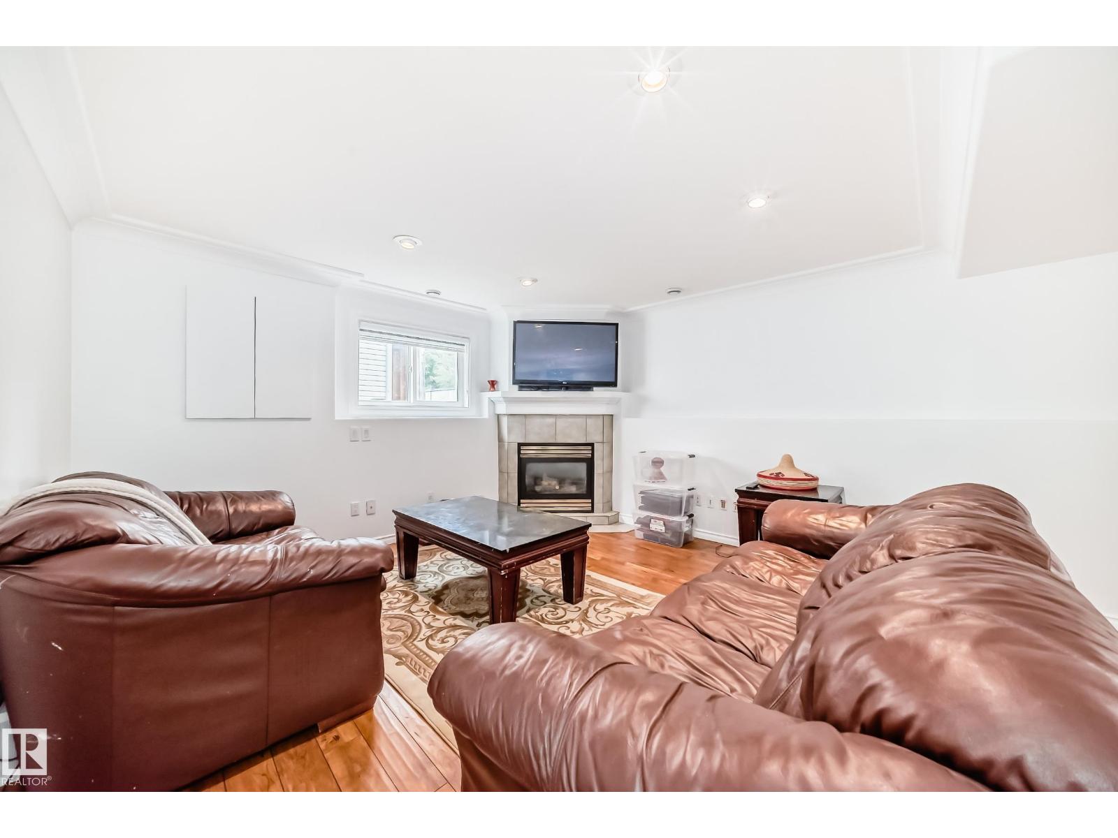 8317 160A AV NW - 31