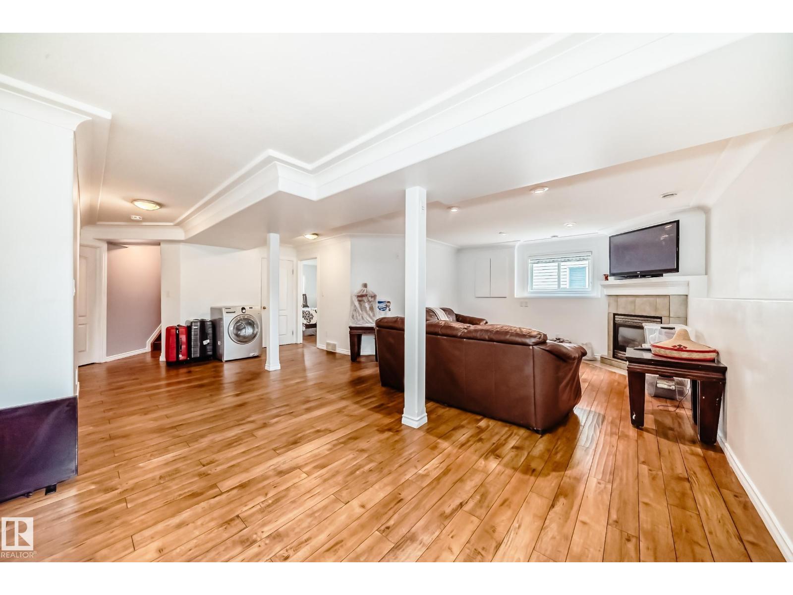 8317 160A AV NW - 35
