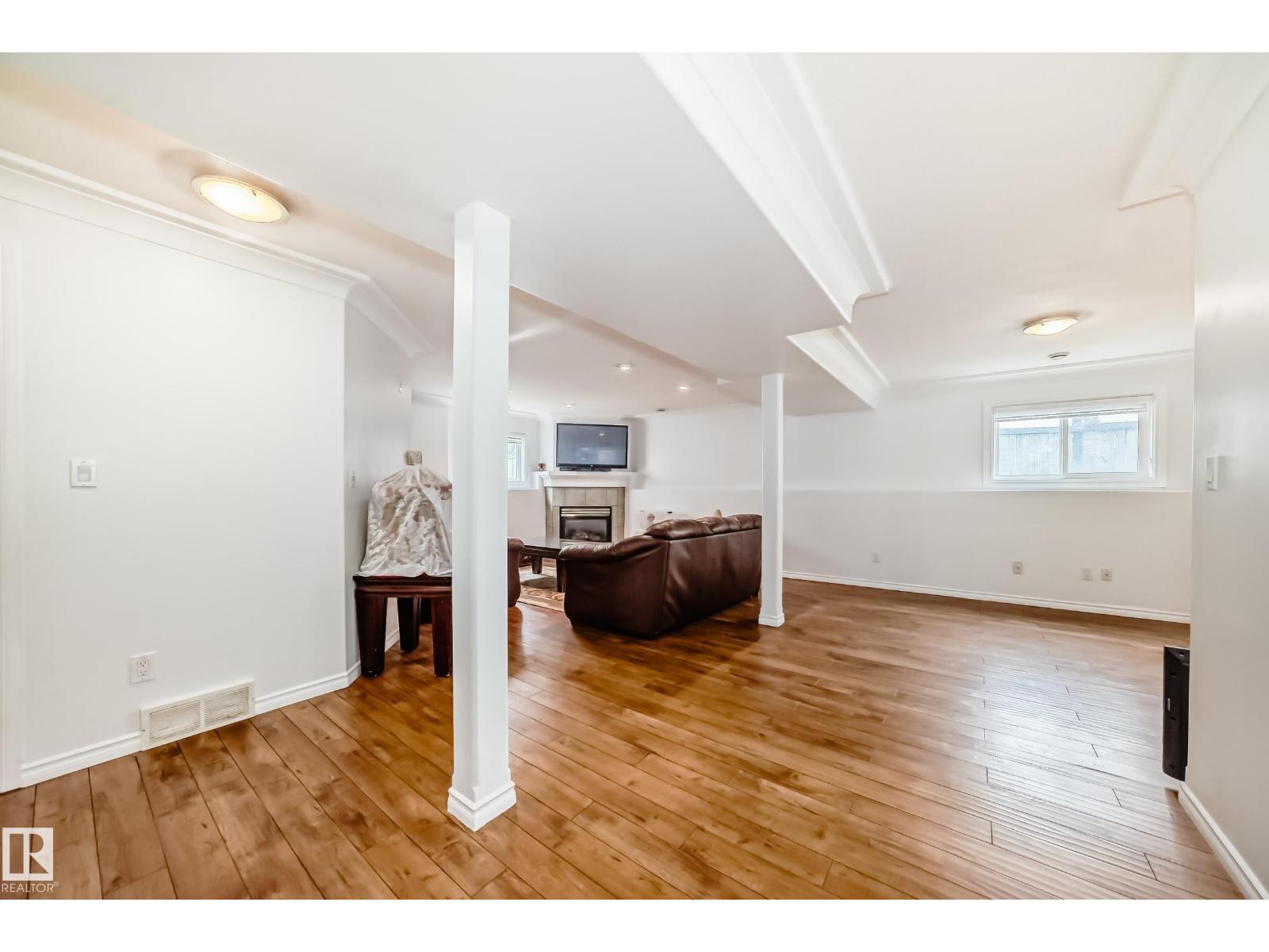 8317 160A AV NW - 37