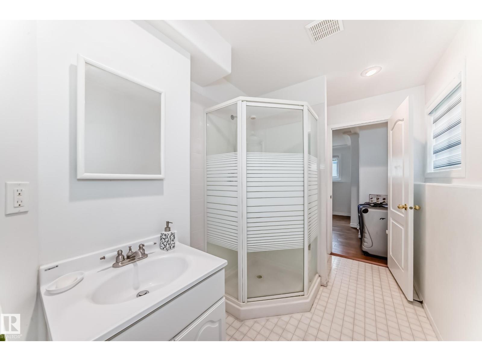 8317 160A AV NW - 42