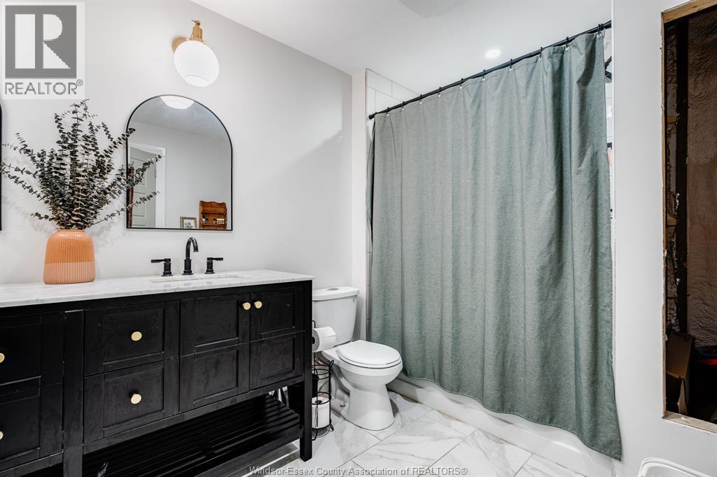 52 Robinson STREET - 16