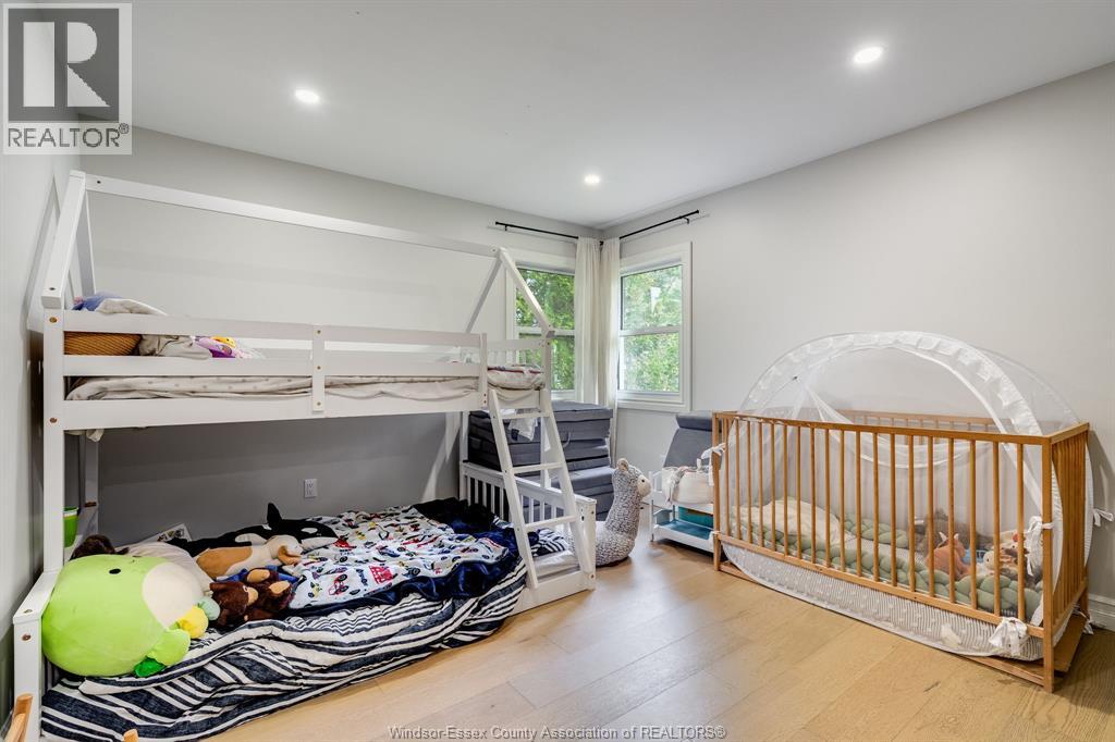 52 Robinson STREET - 18