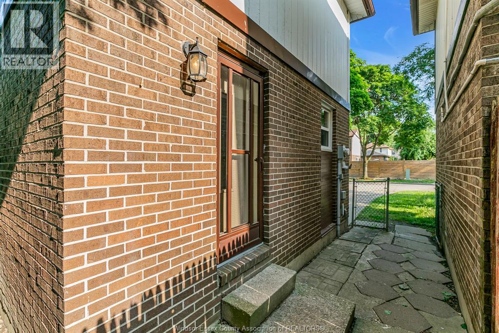 9020 CONWAY COURT - 30