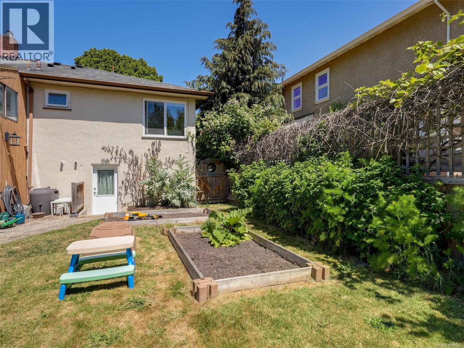 2021 Byron St - 24