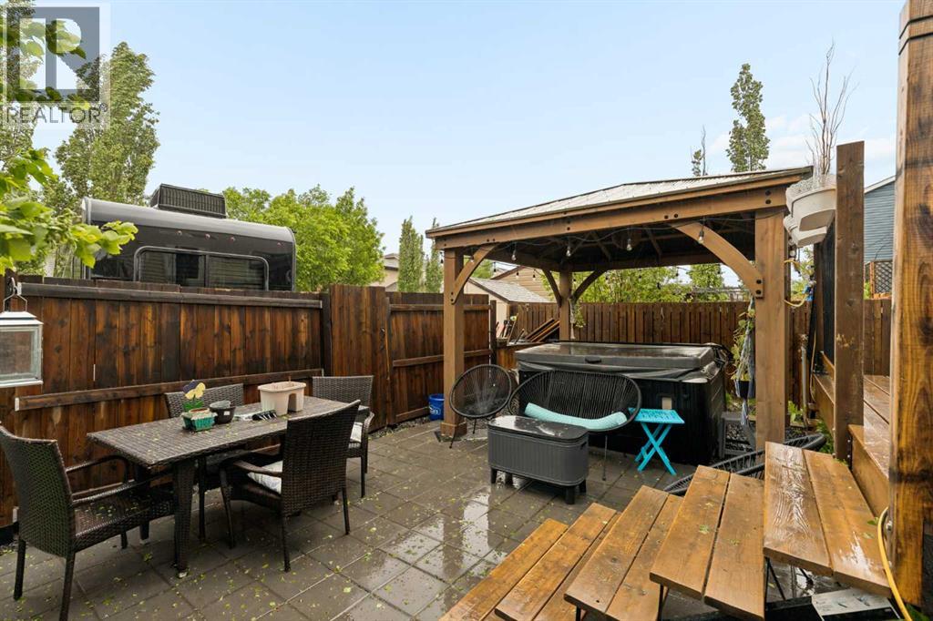 74 Autumn Crescent SE - 19