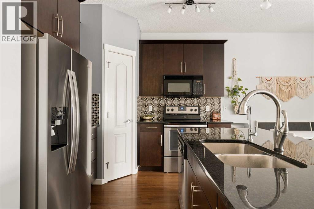74 Autumn Crescent SE - 3