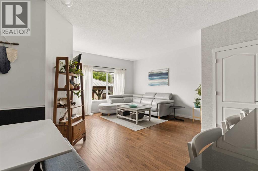 74 Autumn Crescent SE - 6