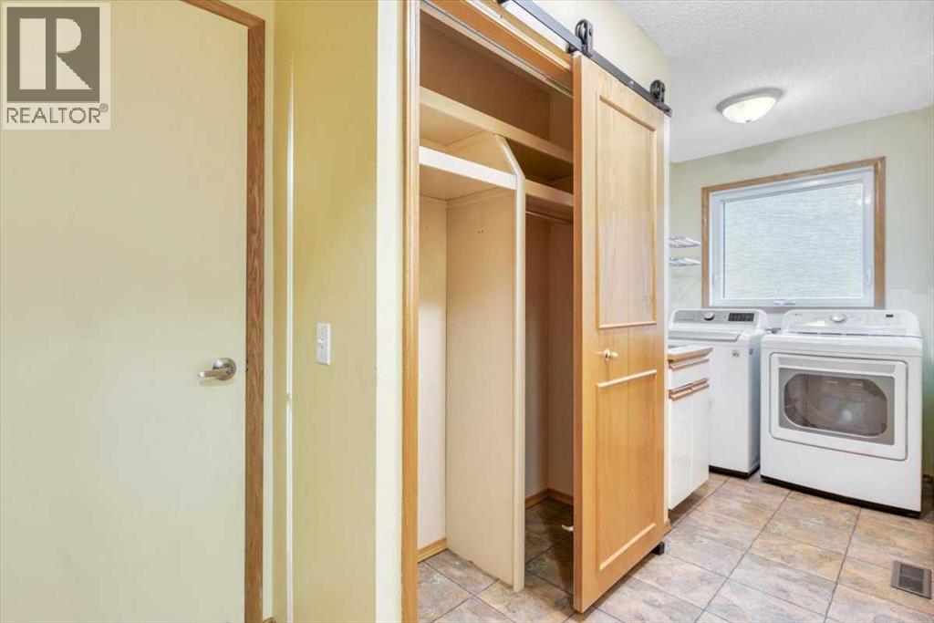 231 Mt Victoria Place SE - 17