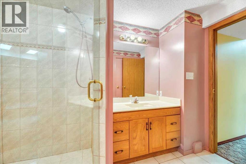 231 Mt Victoria Place SE - 34