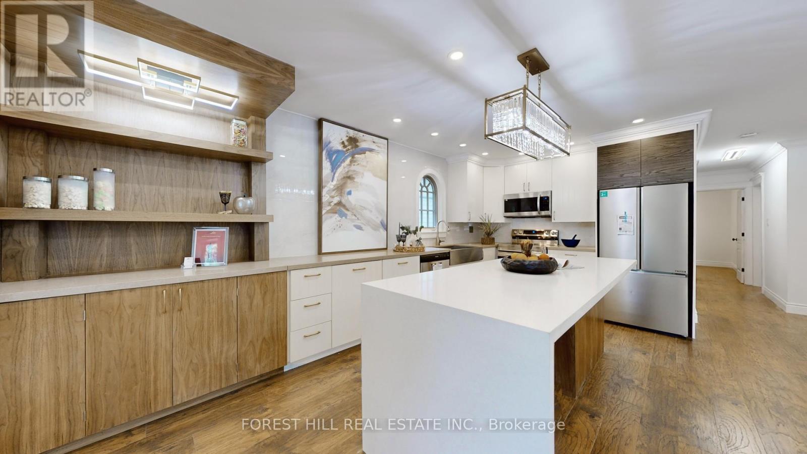 60 HILLVIEW DRIVE - 8