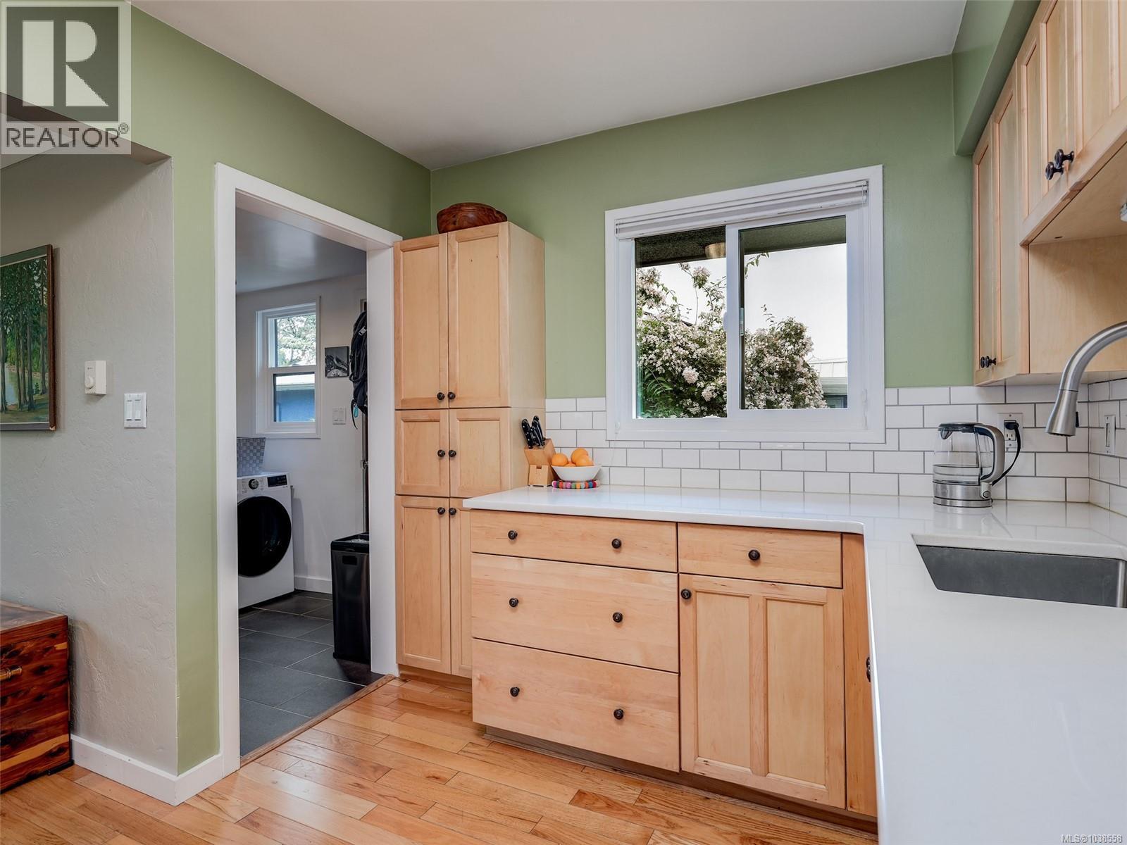 2528 Forbes St - 9