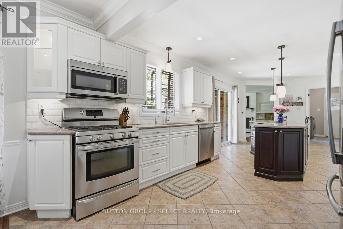 8 SOMERSET CRESCENT - 11
