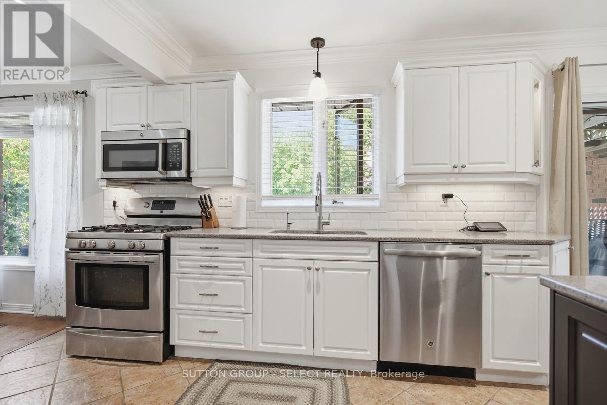8 SOMERSET CRESCENT - 12