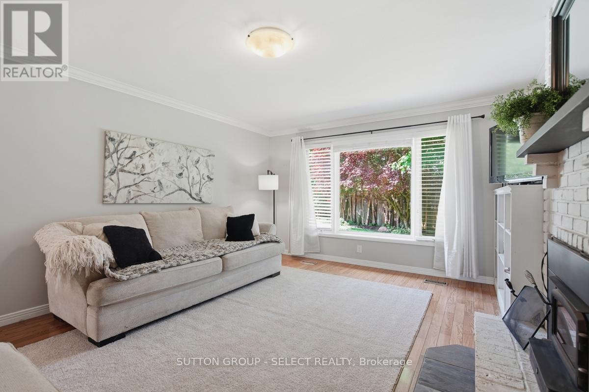 8 SOMERSET CRESCENT - 17