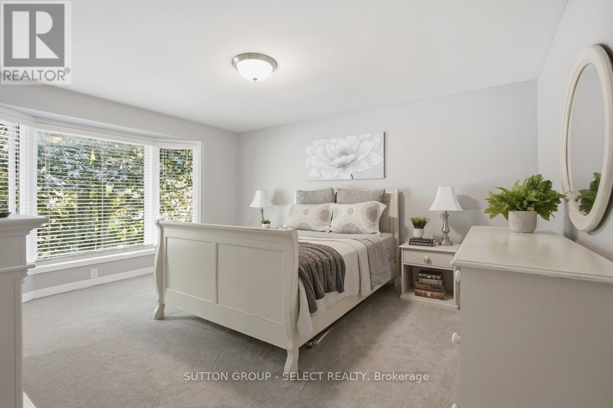 8 SOMERSET CRESCENT - 22