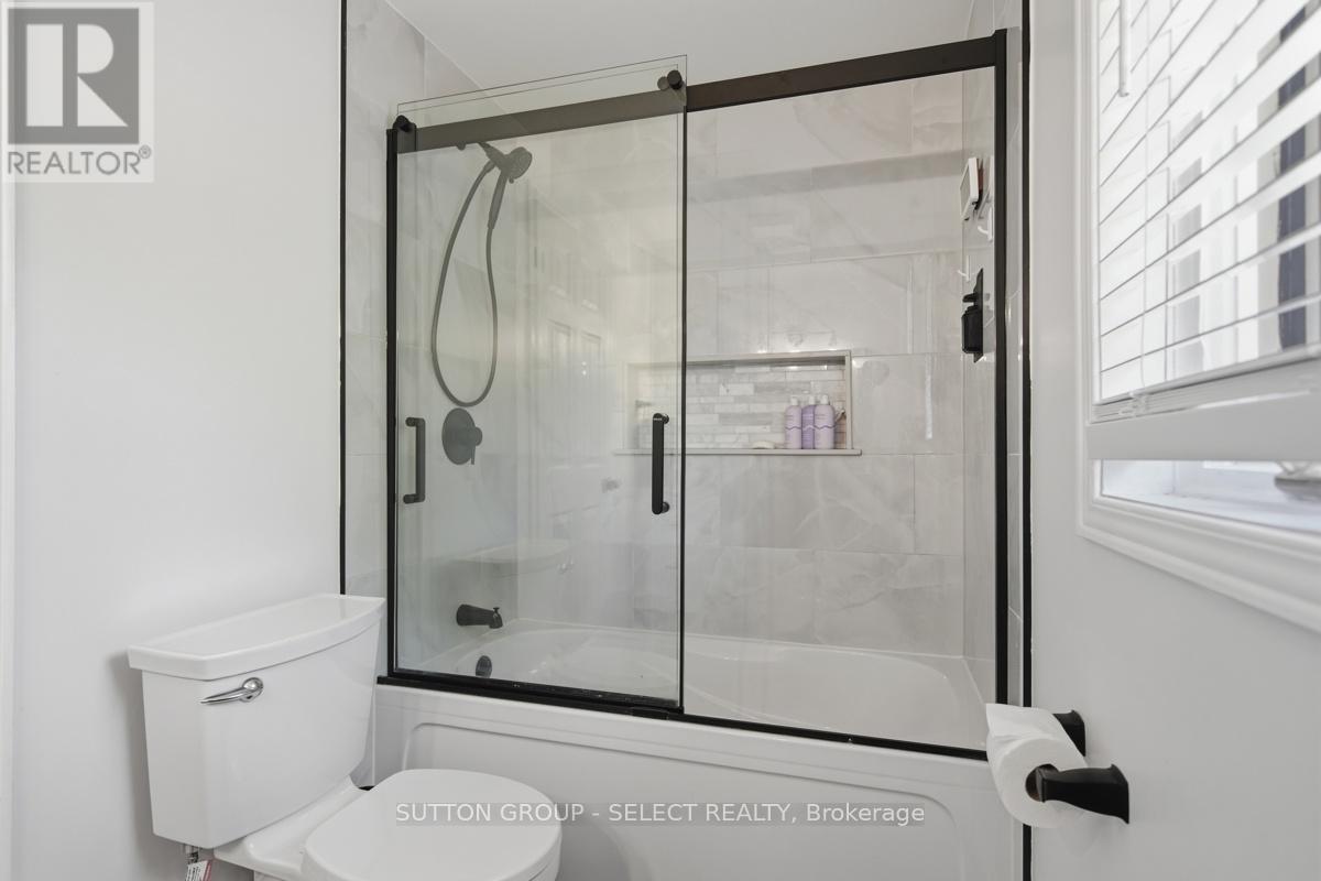 8 SOMERSET CRESCENT - 32