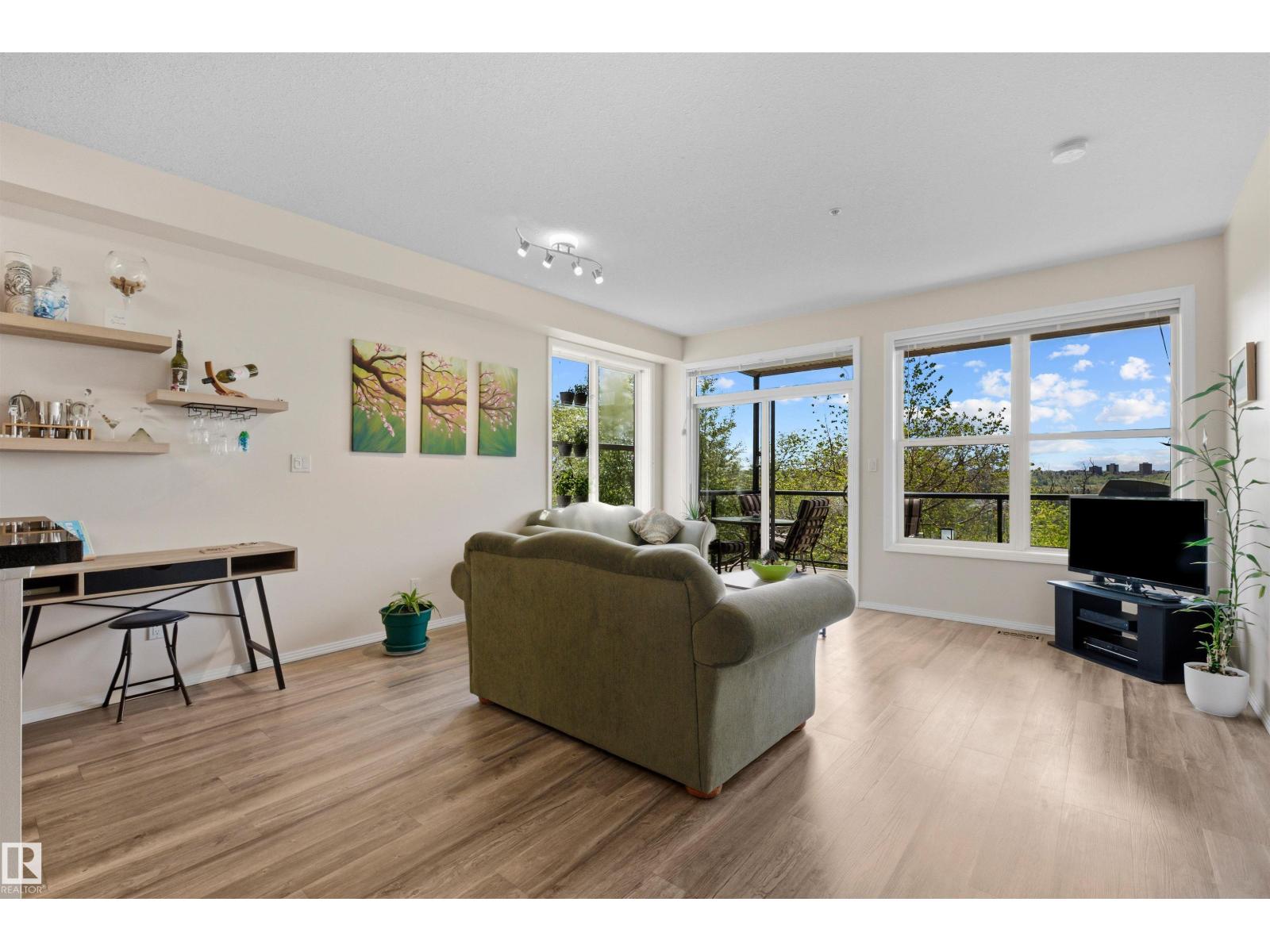 #215 9507 101 AV NW - 23
