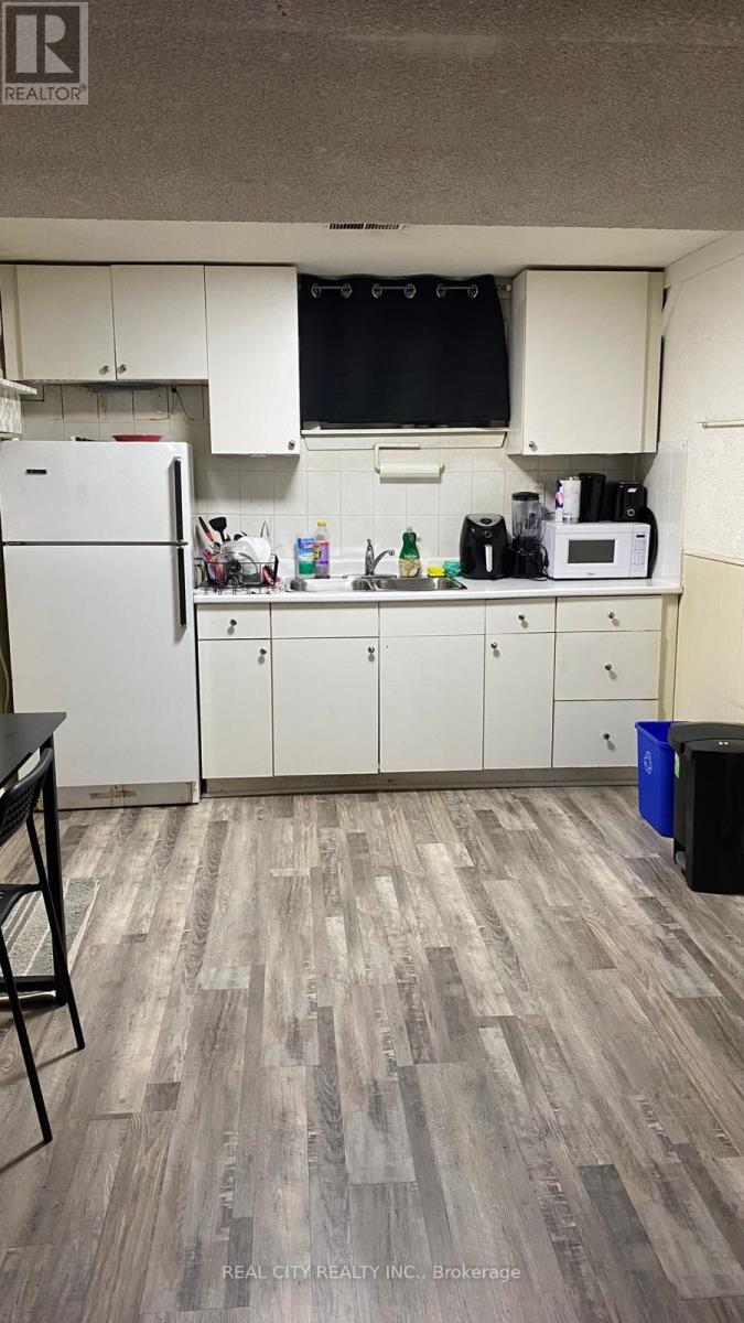 2290 DELKUS CRESCENT - 24