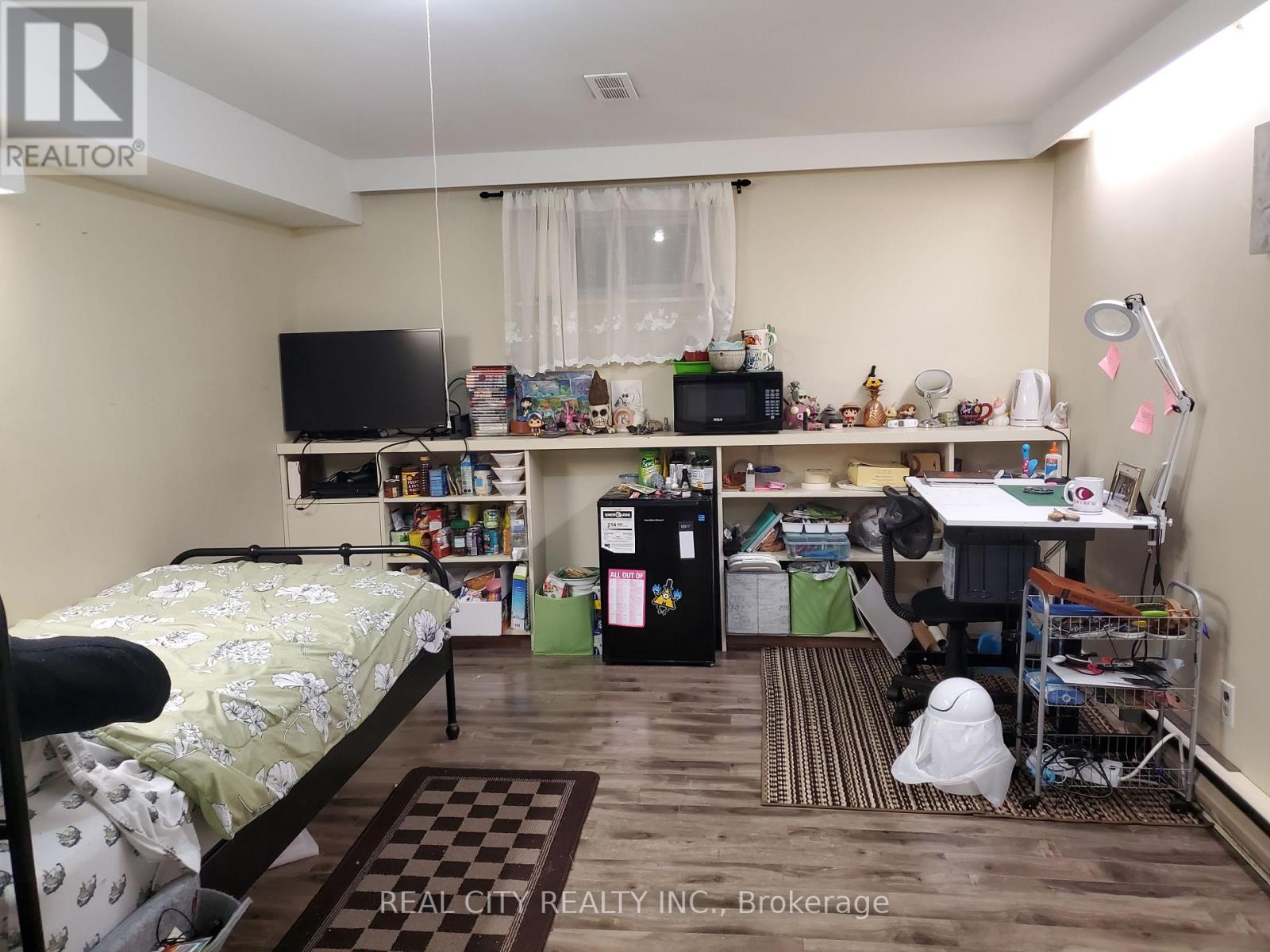 2290 DELKUS CRESCENT - 26