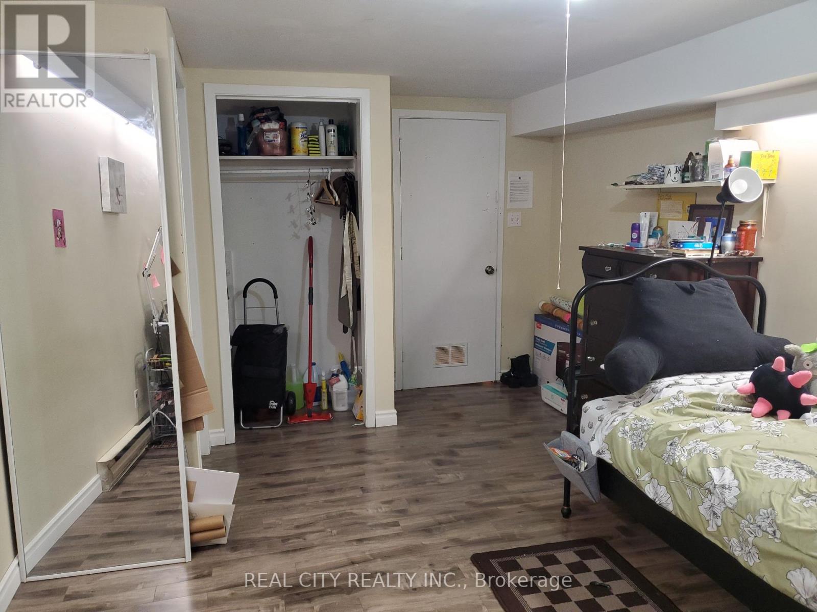 2290 DELKUS CRESCENT - 28