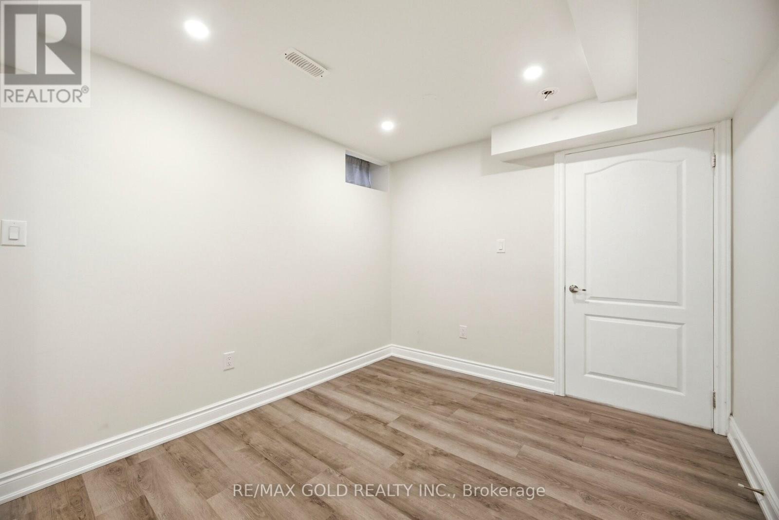 10 INWOOD PLACE - 25