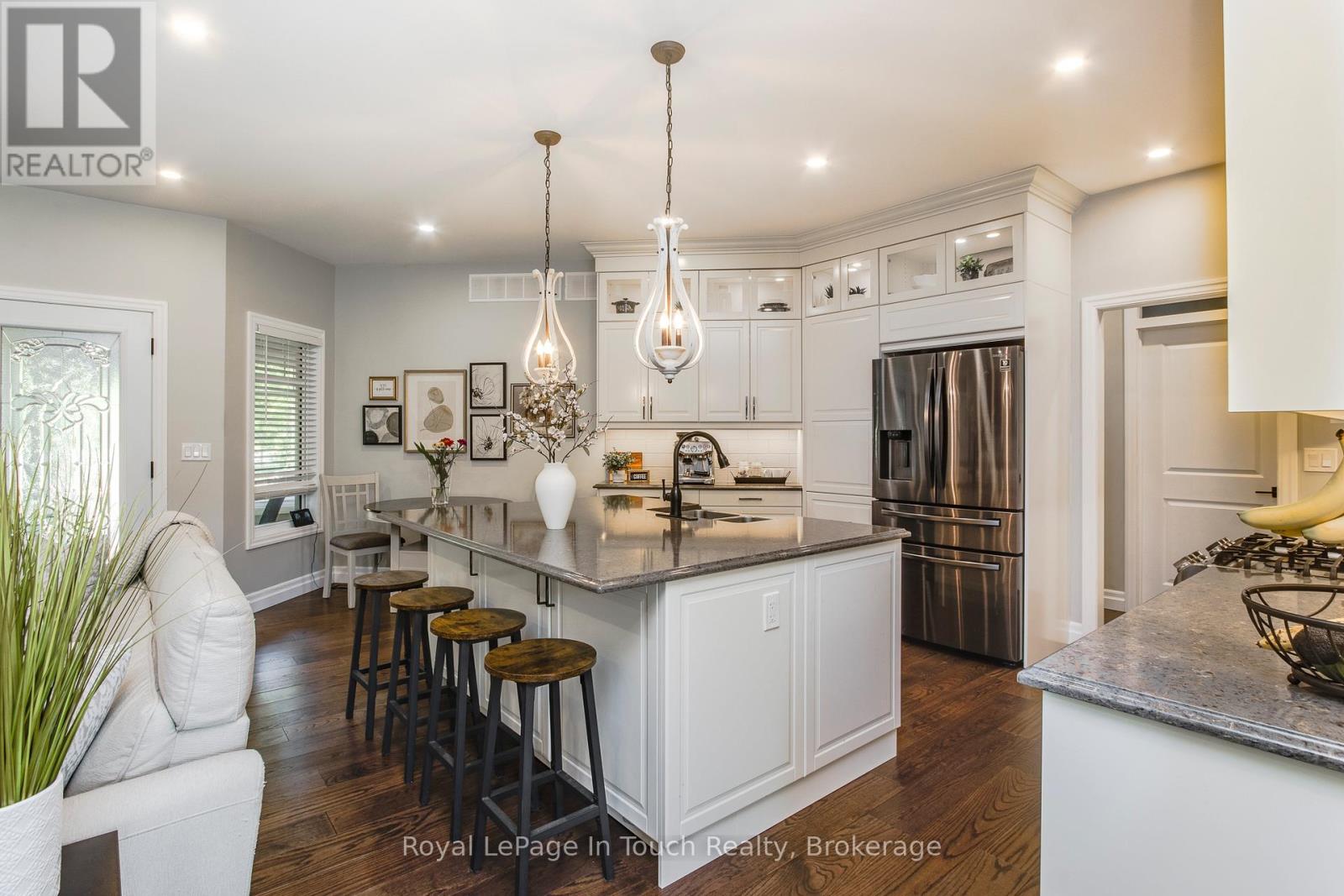 55 BEAUFORT CRESCENT - 11