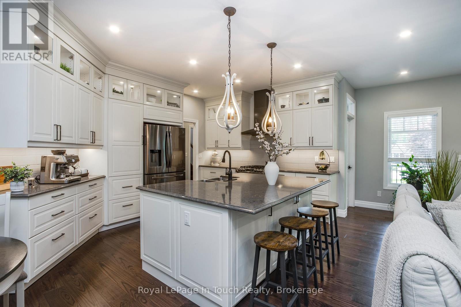55 BEAUFORT CRESCENT - 12