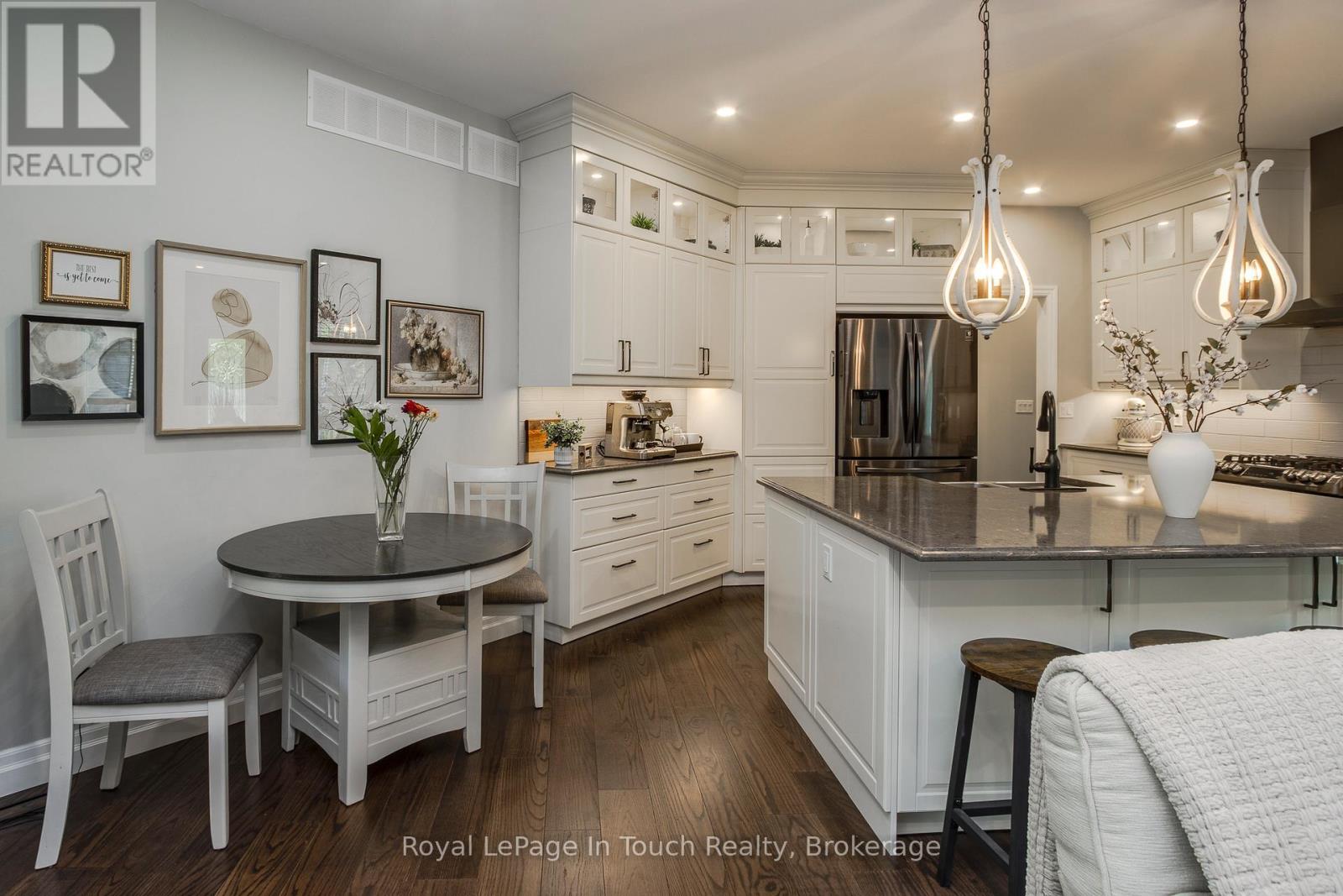 55 BEAUFORT CRESCENT - 14