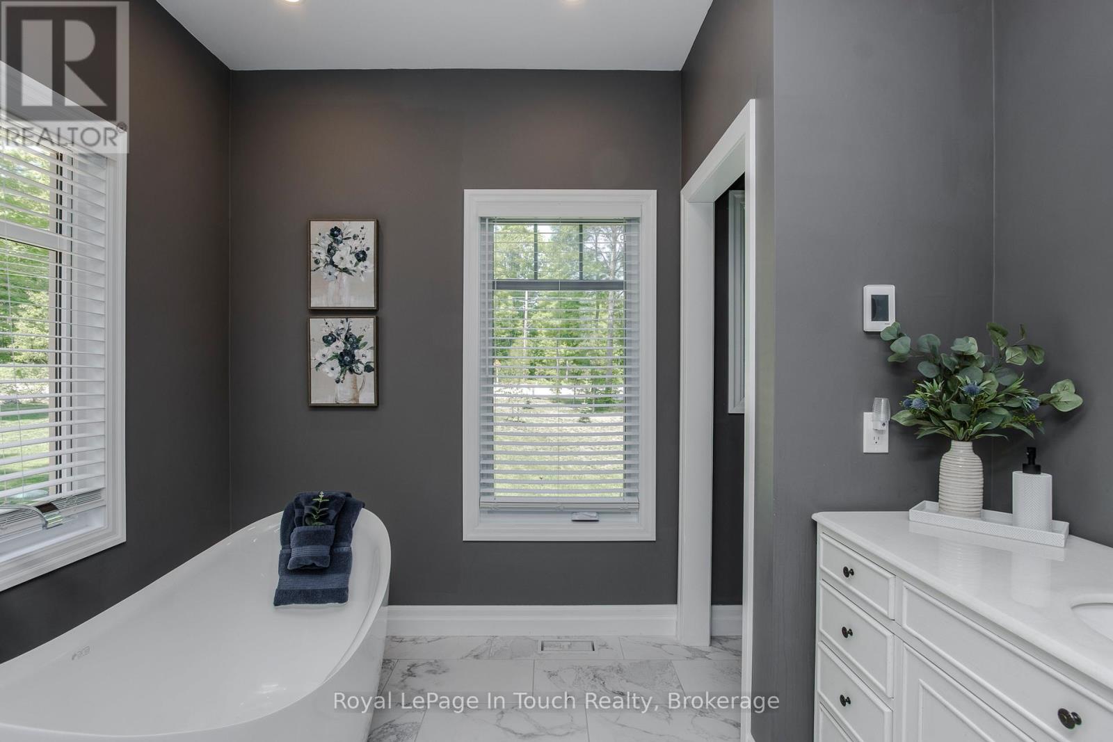 55 BEAUFORT CRESCENT - 20