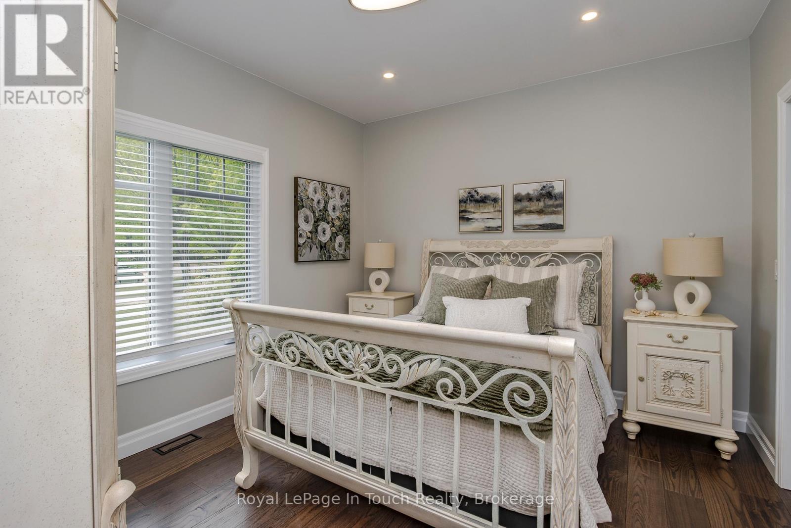 55 BEAUFORT CRESCENT - 23
